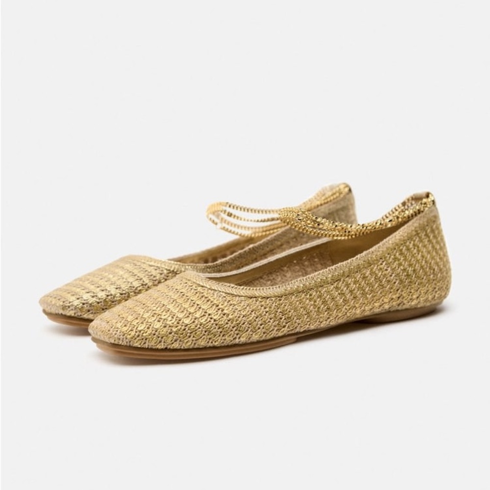 Zara SOLD OUT EVERYWHERE!! This pair is BRAND NEW IN ORIGINAL PACKAGING : )